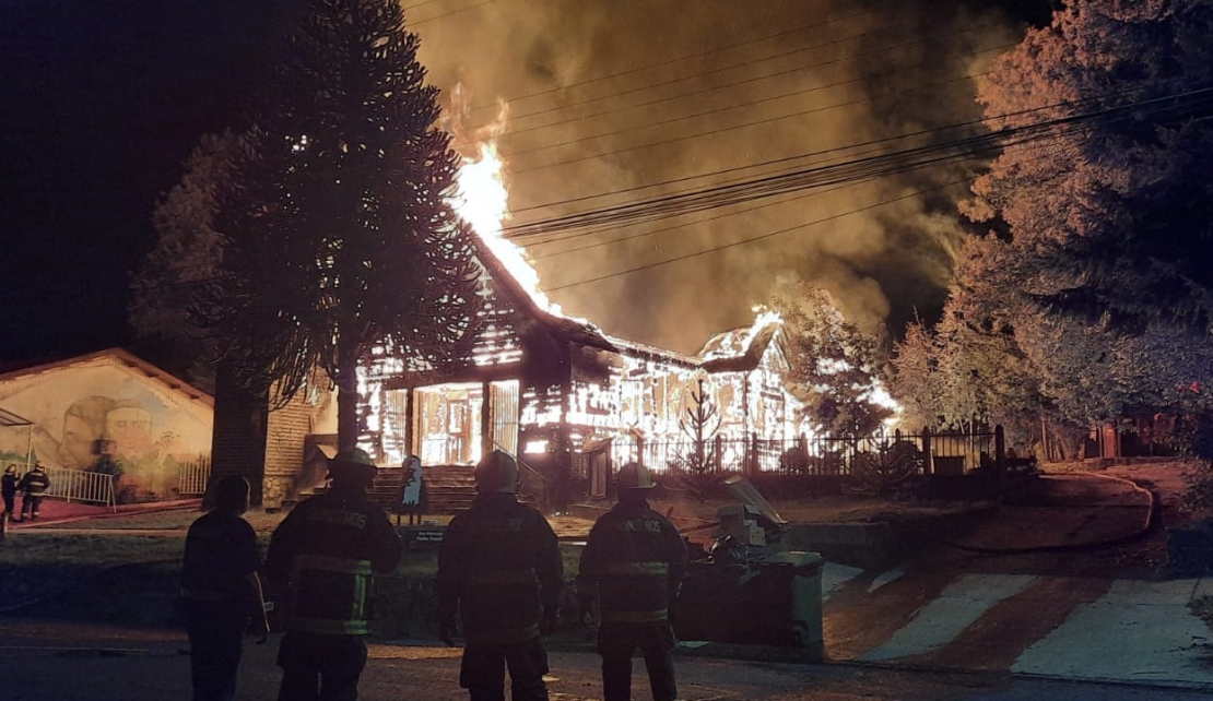 Incendio Parroquia San Sebastián de Curarrehue, Región de la Araucanía